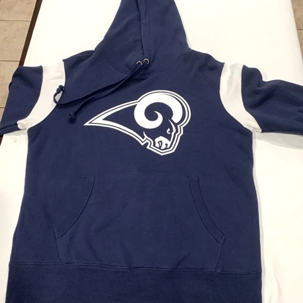 🔹Rams Graphic Kangaroo Hoodie.